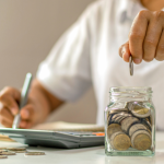 Teciomar Ábila reforça que a reserva de emergência sem mistério é o pilar que garante segurança antes da rentabilidade em qualquer estratégia financeira.